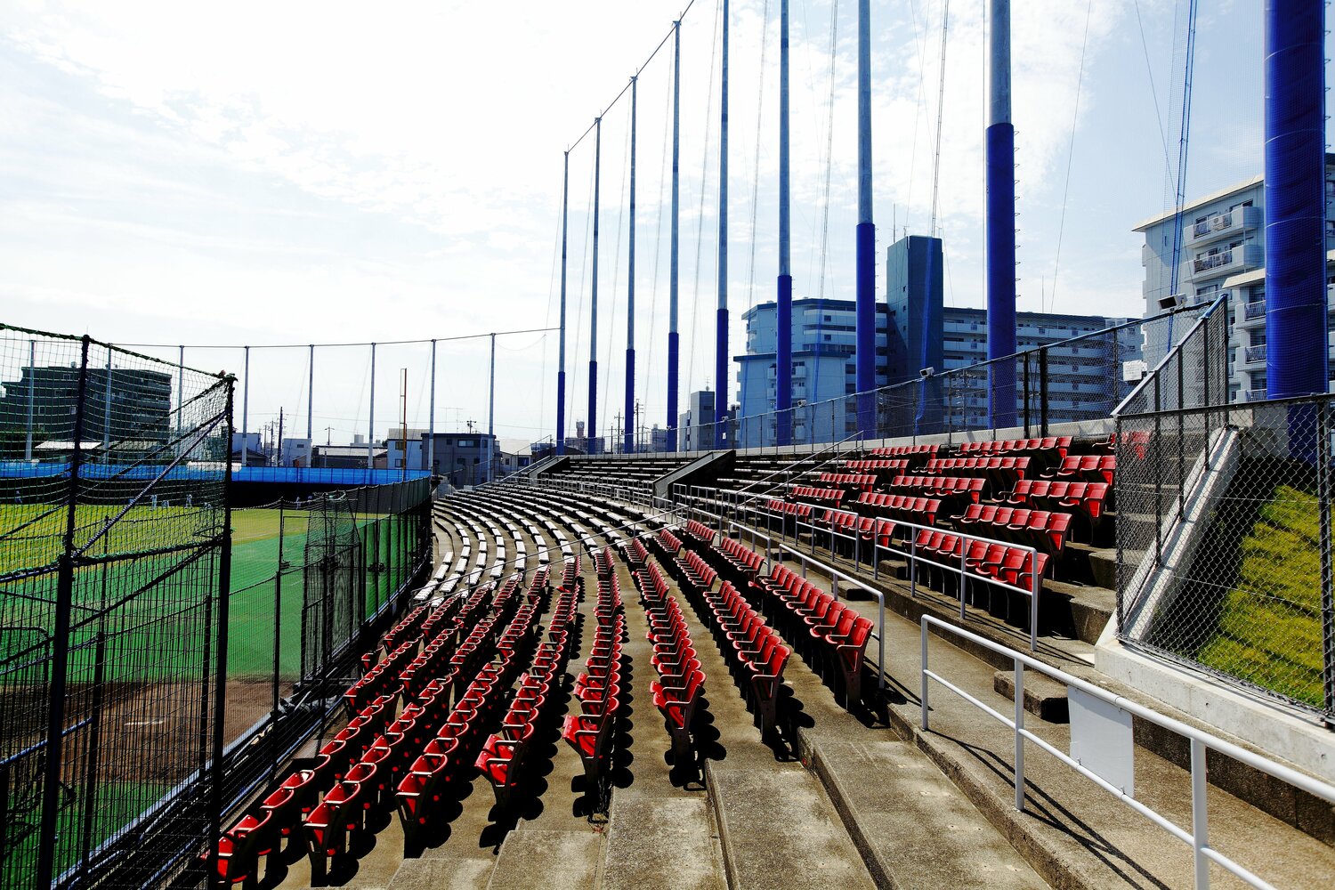 罰としての草むしりは「違法でしょうね」(写真はイメージ) ©Tabun Matsuzono