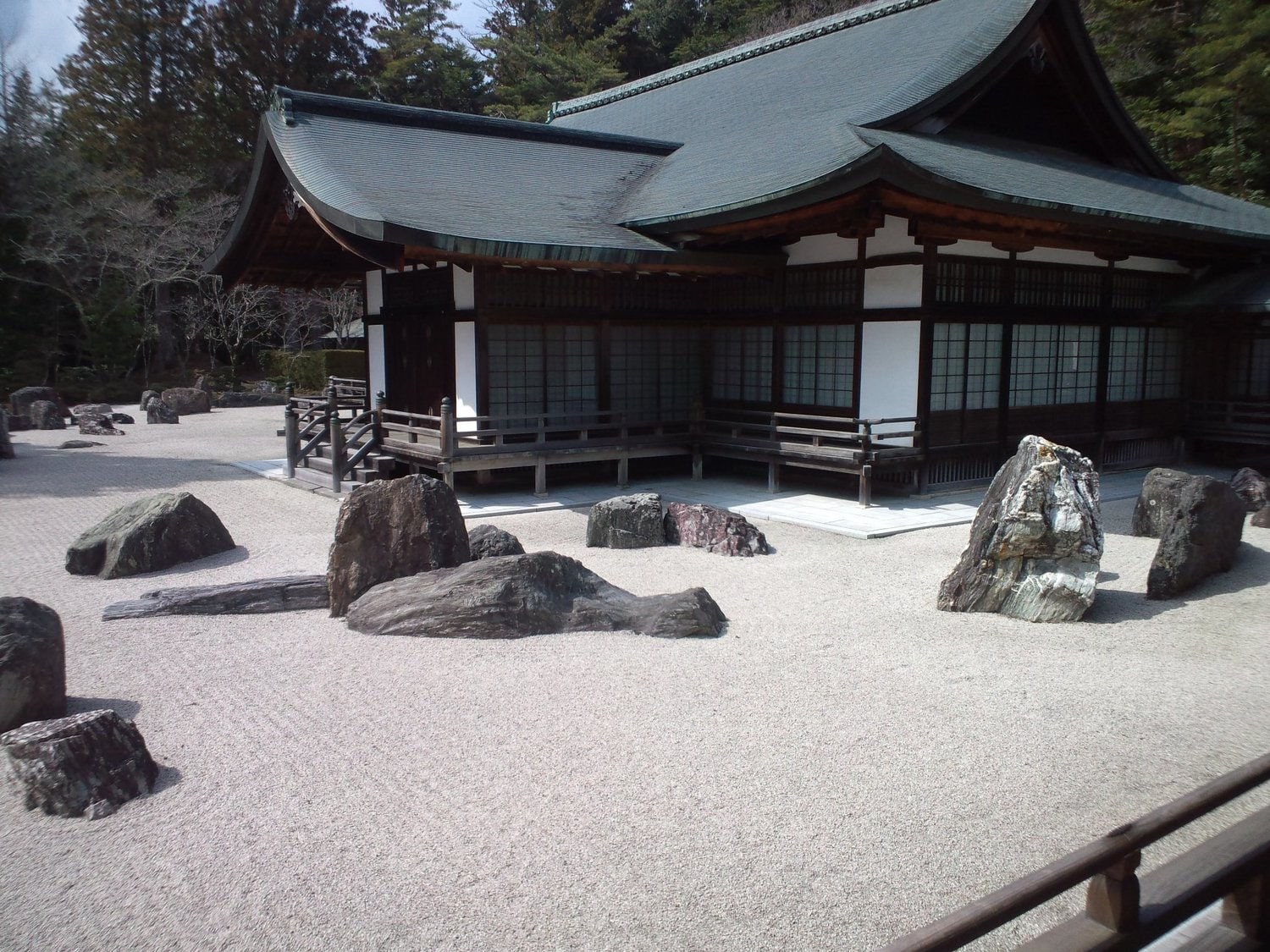 金剛峯寺の中の建物　©Noboru Tamaru