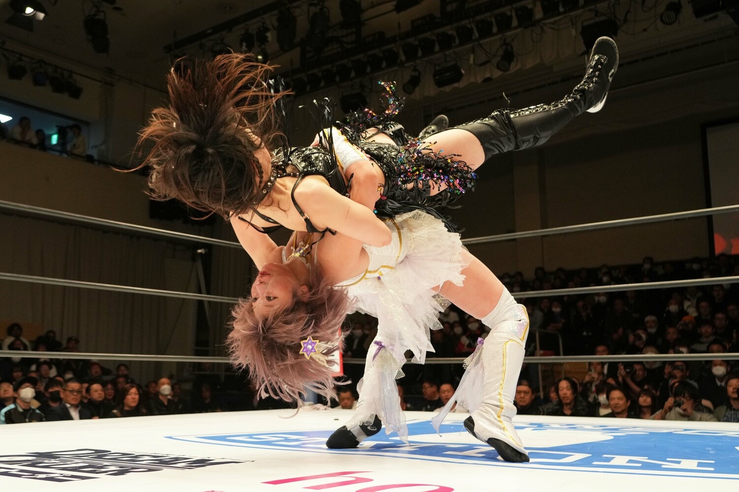 トワイライトドリームでフィニッシュにいく中野たむ　©Essei Hara