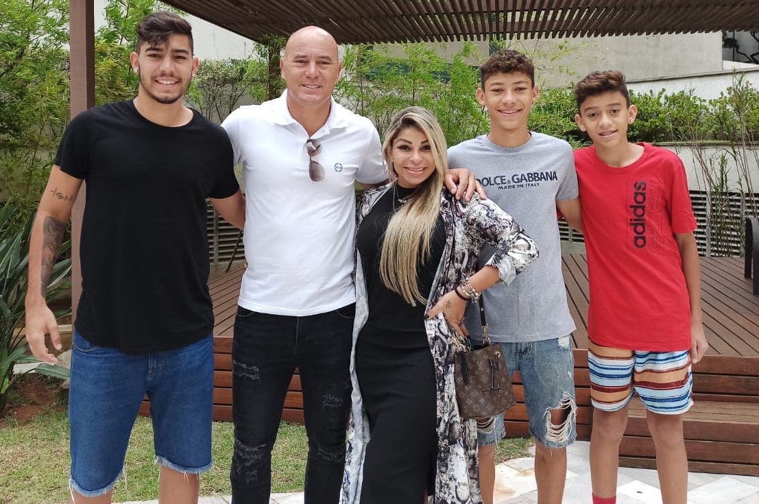 仲睦まじいシジクレイの家族　©Hiroaki Sawada