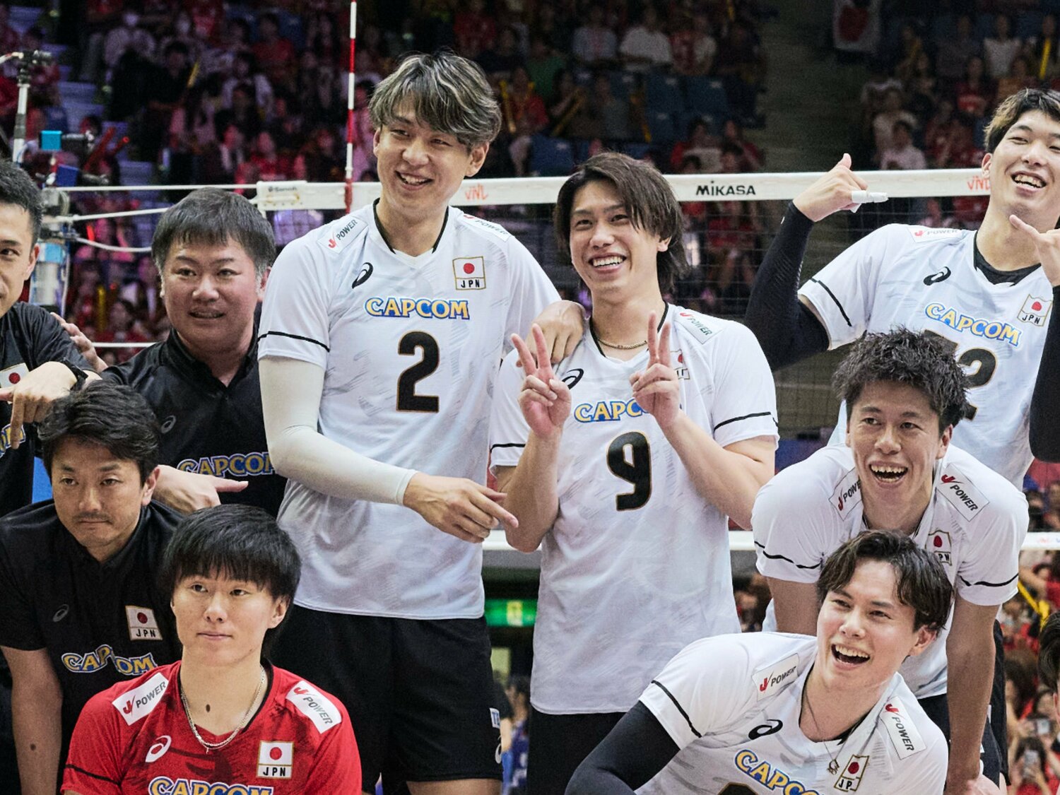 集合写真で隣同士になった小野寺太志と大宅真樹　©︎Yuki Suenaga