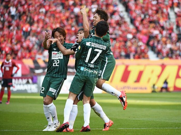 ついに名古屋vs.岐阜が雌雄を決する!?J2「名岐ダービー」という痺れる対戦。<Number Web> photograph by Kazuhito Yamada,Kouichi Takamori/Kaz Photography