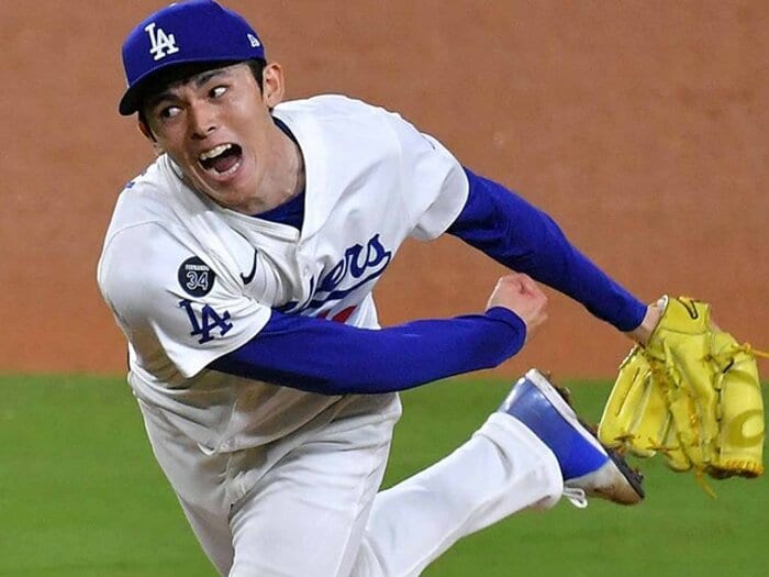 「佐々木朗希がはしゃいでシャンパンを」大谷翔平の番記者が見たドジャースPS舞台裏「今日はショウヘイの奥さんとデコイが」銀髪ロハスは照れ笑い＜Number Web＞ photograph by JIJI PRESS