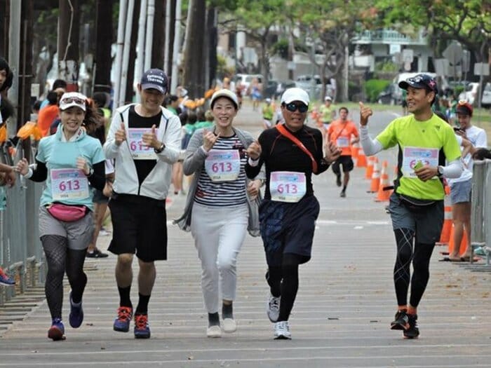 金哲彦も知らなかったホノルル駅伝！アメリカ人の“タスキ”の使い方は？＜Number Web＞ photograph by Tetsuhiko Kin