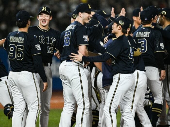 《26年ぶり日本一》オリックスを支えた3人のリリーフ…”影のMVP”宇田川優希より、ある意味評価すべき39歳ベテラン「比嘉さん」の存在＜Number Web＞ photograph by Nanae Suzuki