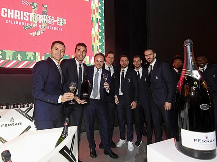 セリエAの“忘年会事情”が面白い。着こなしで「8点」の高評価は誰だ。＜Number Web＞ photograph by Getty Images