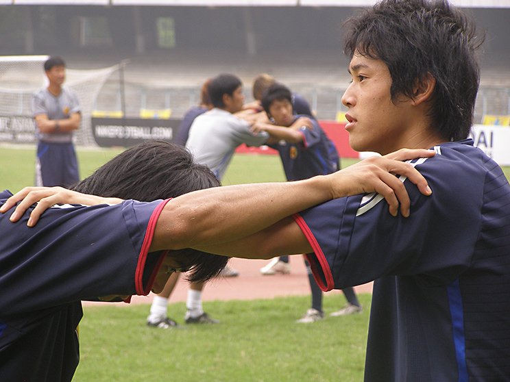内田篤人のコーチ姿を見てよみがえった14年前の記憶 「U-19日本代表の