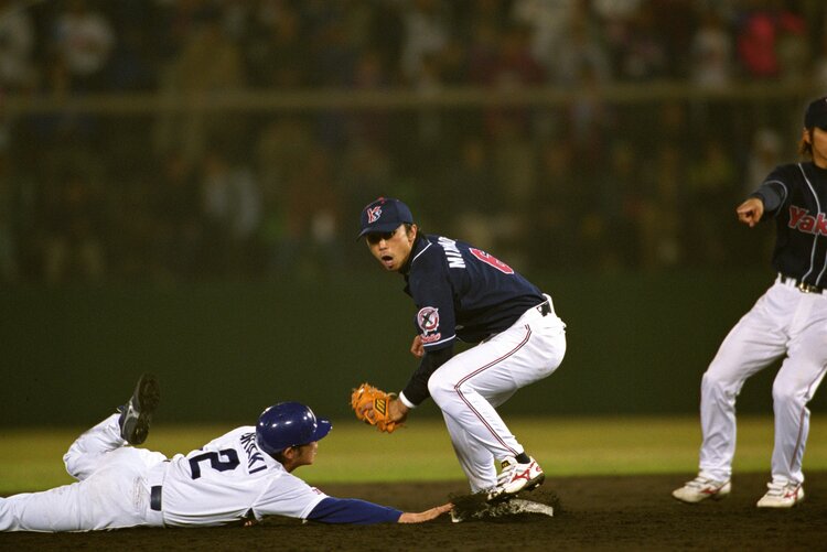 宮本慎也も鳥谷敬も…「ショート30代半ばで限界説」33歳になる“巨人史上最高の遊撃手”坂本勇人は限界突破できるか？（2／4） - プロ野球 -  Number Web - ナンバー