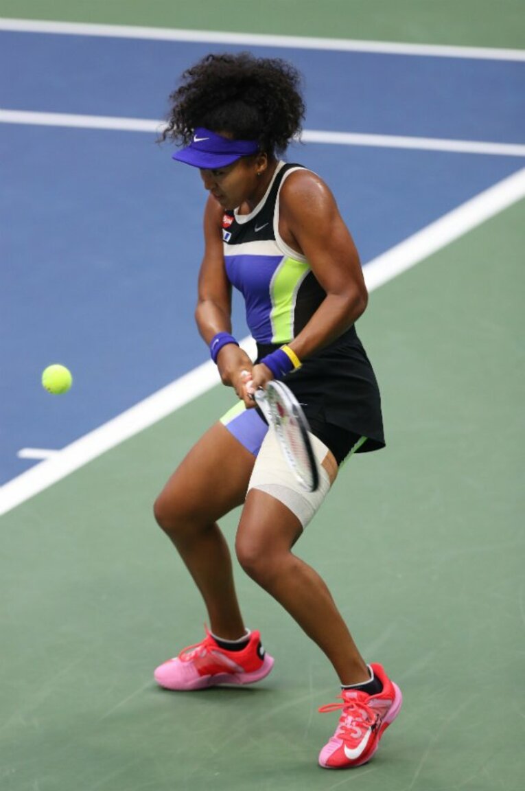 痛めた左太腿にテーピングをして試合に臨んだ。 ／ photograph by Getty Images