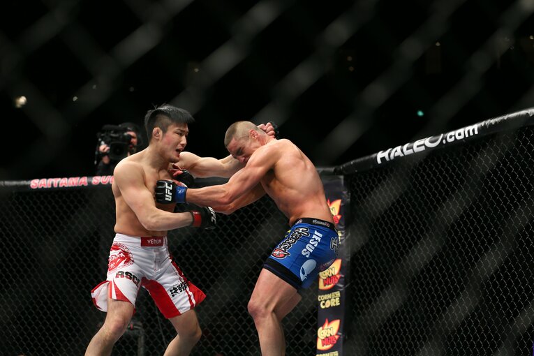 2013年3月には、かつてBJ・ペンとUFCのライト級王座を争ったディエゴ・サンチェスと対戦