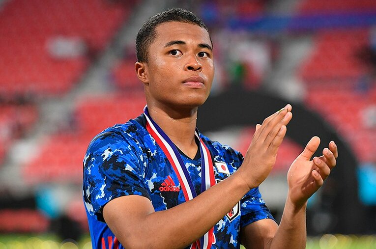 E-1選手権で日本代表デビューを飾った藤田譲瑠チマ。日本のMF像を変えうるスケール感がある ／ photograph by Kazuhito Yamada/Kaz Photography