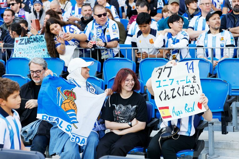 「タケ、ユニフォームをくれてください」 ©Daisuke Nakashima