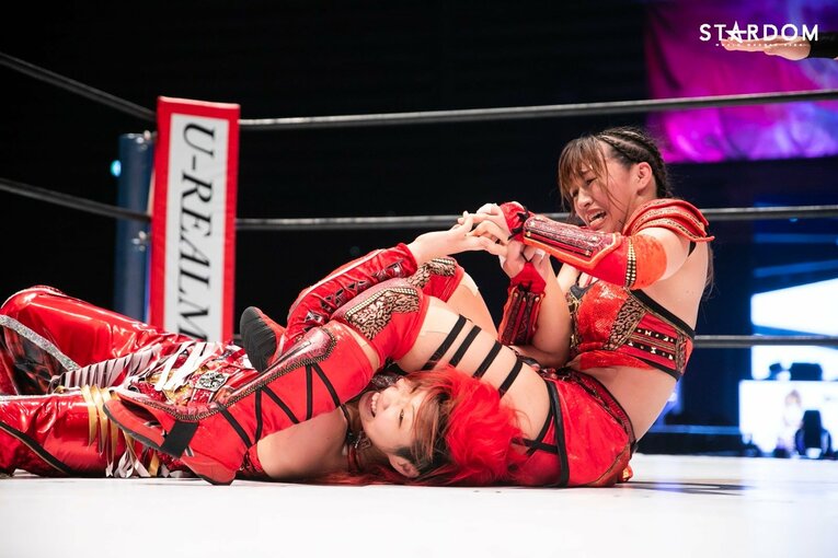 5★STAR GP最終戦にて彩羽匠と対戦した朱里　©STARDOM