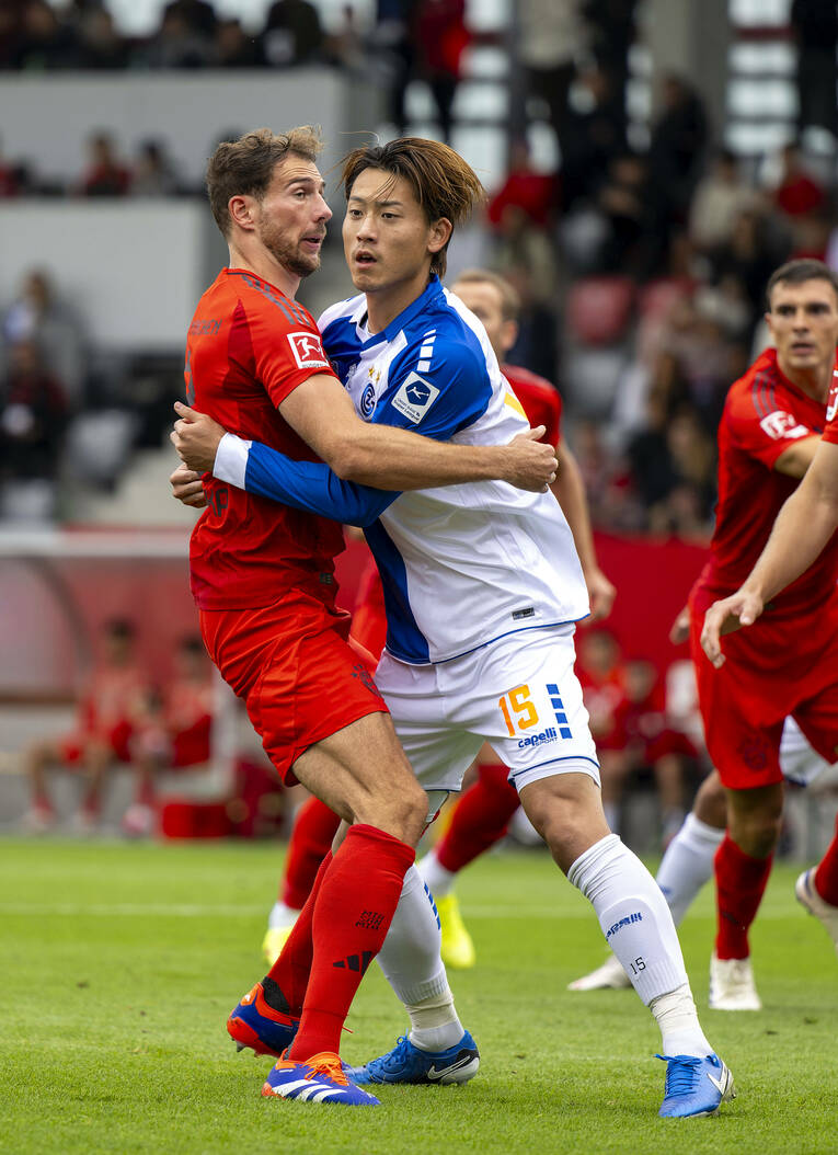 日本代表DF瀬古歩夢（グラスホッパー、スイス1部）も龍後のクライアントだ　©AFLO