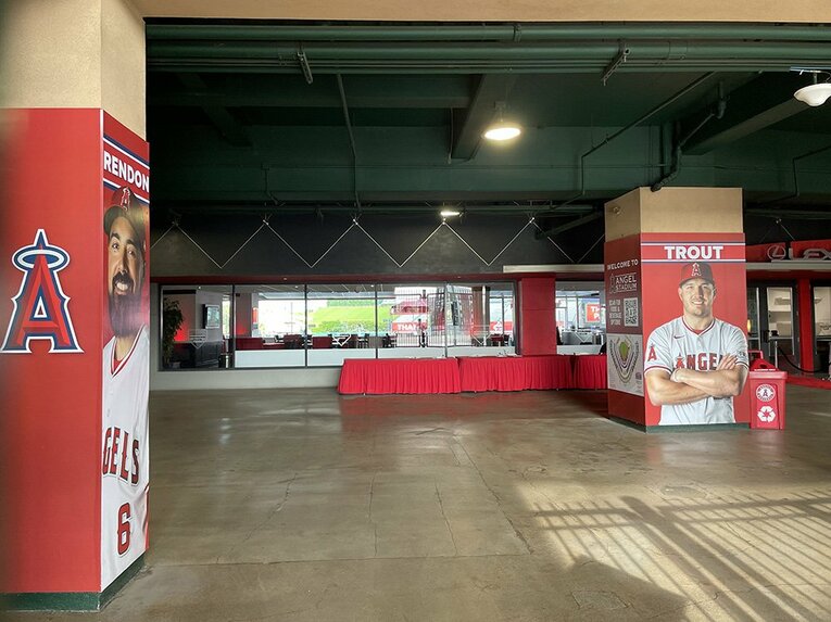 ガランとしたエンゼルスタジアム