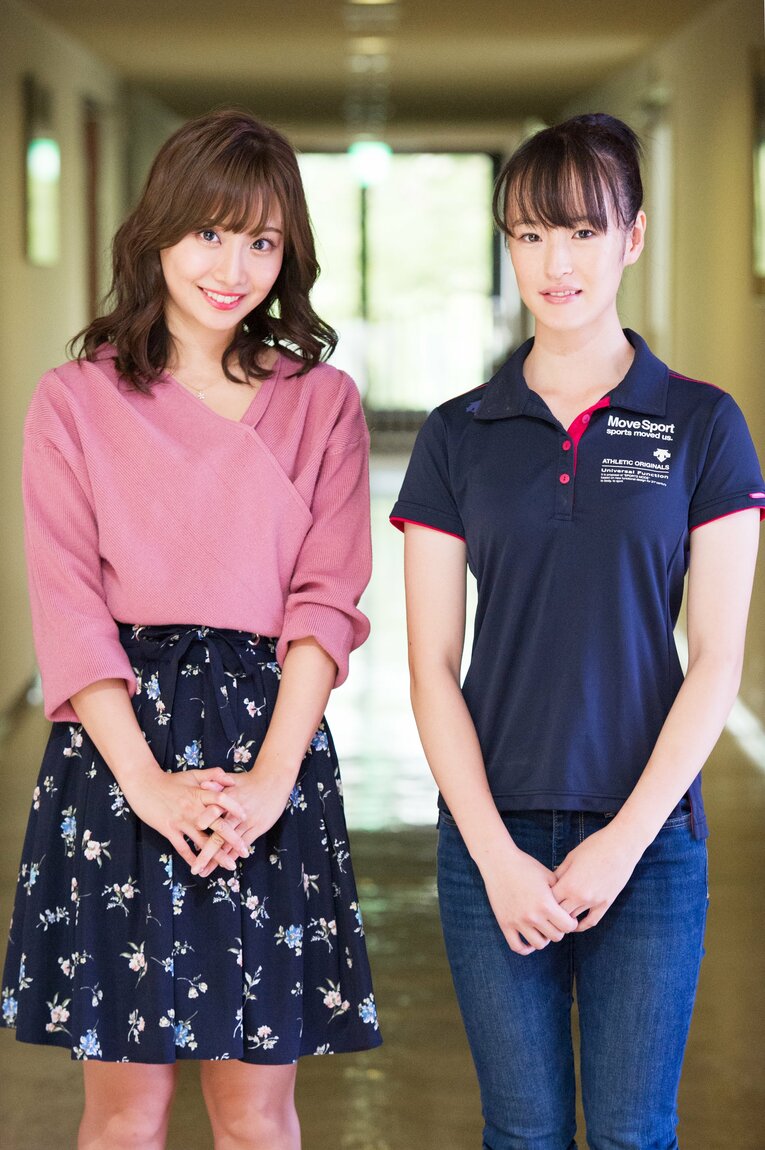 藤田菜七子と柴田阿弥　©BUNGEIHSUNJU