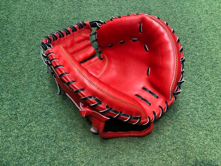 高校球児の“流行アイテム”最前線…新入生の3人に1人が白スパイク「在庫がありません」＆一瞬で売れる“キャッチャーミット”(6)