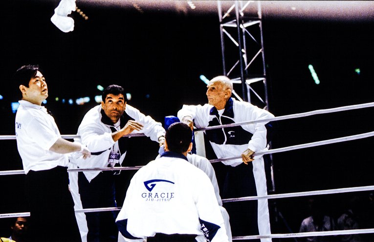 号泣する桜庭和志、高田延彦のハッピーエンド、伝説のミルコvs.ノゲイラ… カメラマンが目撃したMMA東京ドーム大会の衝撃の瞬間(16)