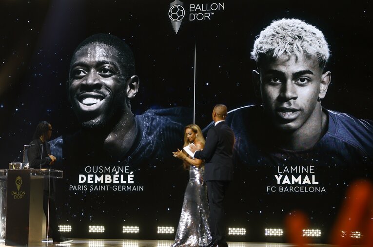 2025年バロンドールを獲得したデンベレと2位に入ったヤマル。来年の北中米W杯メーンキャスト候補でもある ／ photograph by EPA/JIJI PRESS