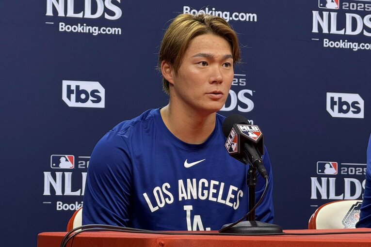 【“テレビに映らない”大谷取材写真】会見での山本由伸…写真はまだまだ続きます　©Naoyuki Yanagihara