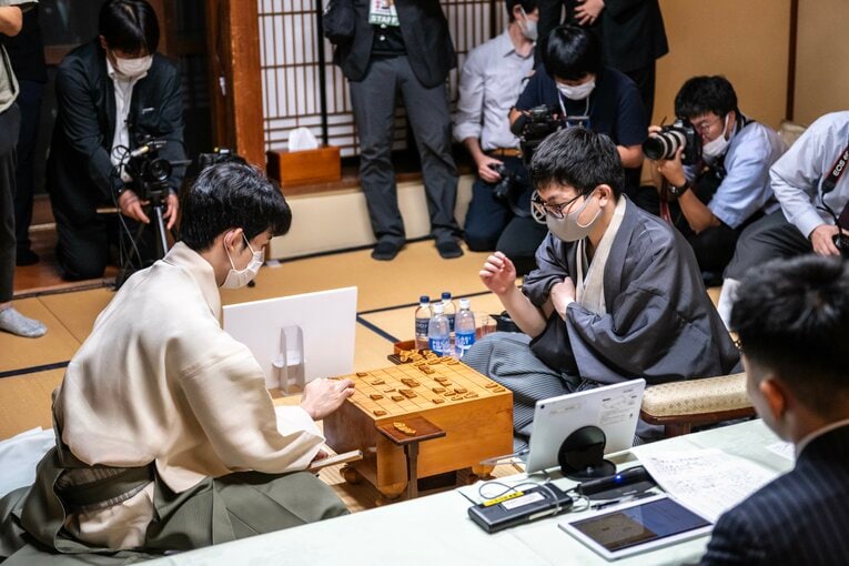 王座戦で激闘を繰り広げた藤井－永瀬の公開練習将棋は“観る将”の間で大きな注目を集めた　©Takuya Sugiyama