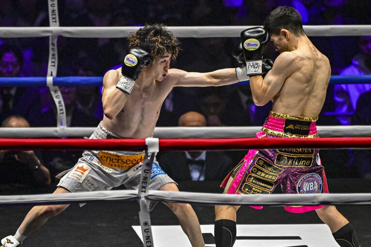 寺地拳四朗vs.ユーリ阿久井政悟。3月13日、両国国技館　©Takuya Sugiyama