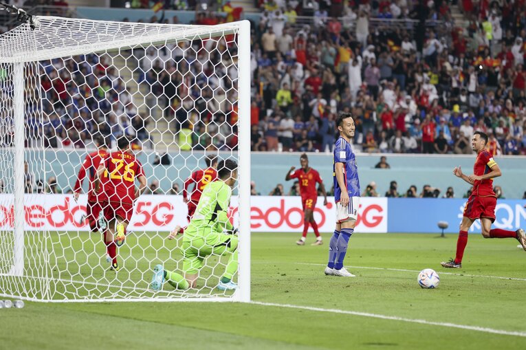 スペイン戦、モラタにゴールを決められる　©Kaoru Watanabe／JMPA