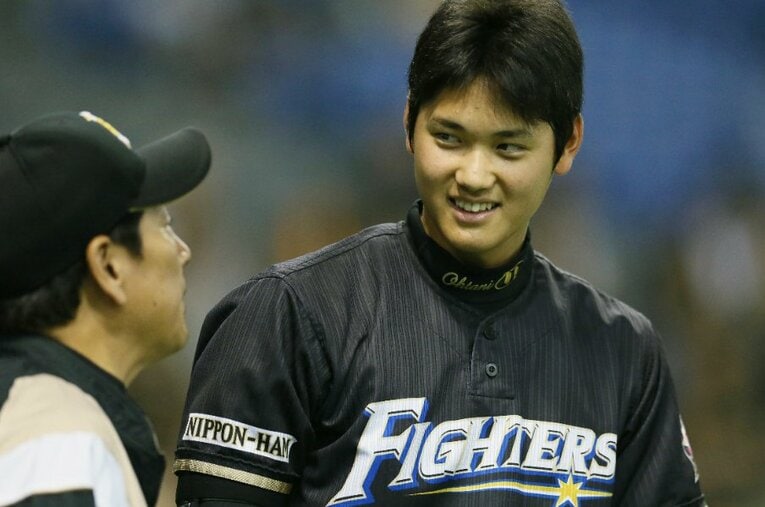 日本ハム時代の大谷翔平。コーチとして、城石憲之はどのような思いで二刀流を見守ったのか？ ／ photograph by JIJI PRESS