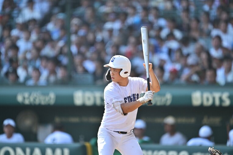 【すごすぎる…左手ハンディでも巧打者・横山のバッティングを様々なアングルから見る／全10枚超】甲子園ヒーローの写真はまだまだ続きます　©Hideki Sugiyama