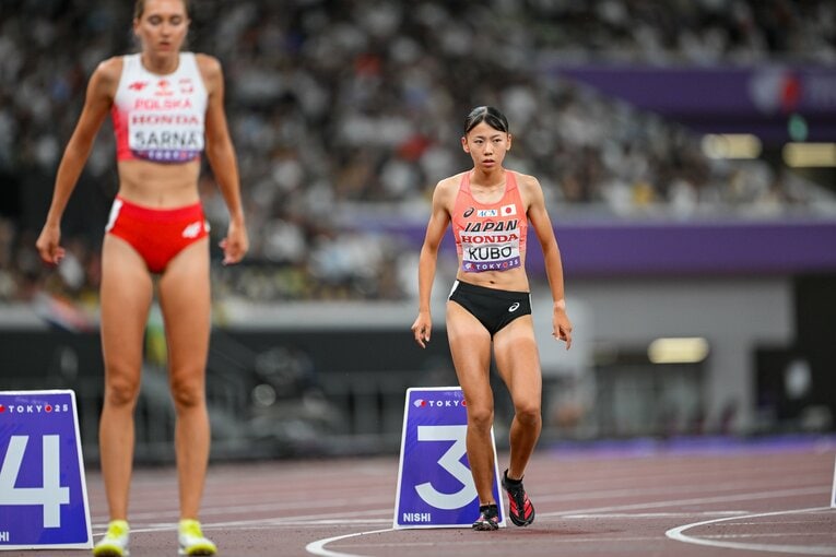 【世界陸上女子800m予選】スタートを待つ17歳の久保凛（連続写真4枚目／4枚）　©Nanae Suzuki