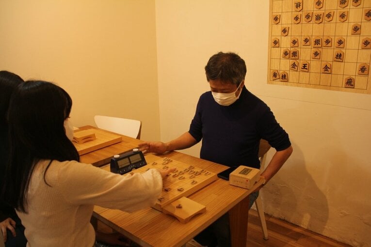 “藤井聡太五冠ブーム”の一方で…「リアルでもカジュアルに気軽に指せる場所があればいいな」将棋カフェの願いとは(10)