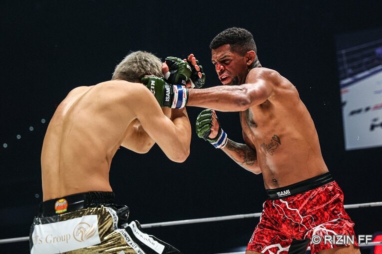 秋元強真vs.パッチー・ミックス　©RIZIN FF