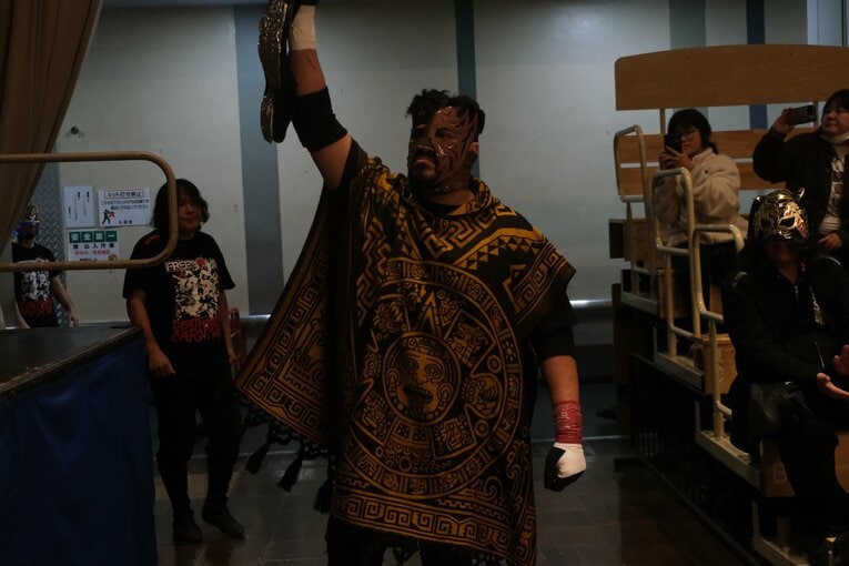 蛍光灯で殴り合い、大流血して…メキシコ人デスマッチファイター「もっと日本にいたい」ビオレント・ジャックの切実な思い「外国人がって…でも、ここがオレの家」(70)