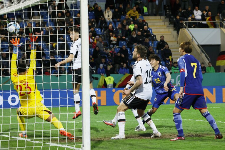 「CLやELに出ているドイツ有望株のフィジカルに負けず…」パリ世代日本代表を撮って感じた“肉体とハートの充実ぶり”(24)