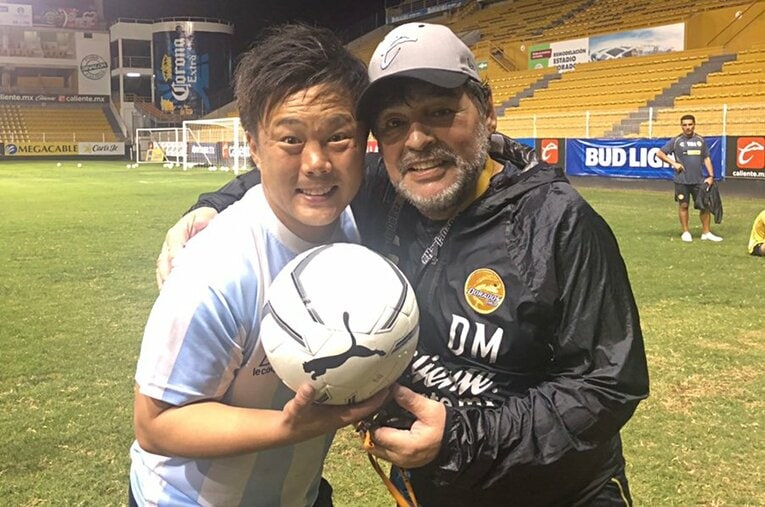 マラドーナ（右）本人と出会った、ディエゴ・加藤・マラドーナ。メイクしきれなかったのが惜しい！ ／ photograph by CONNECT