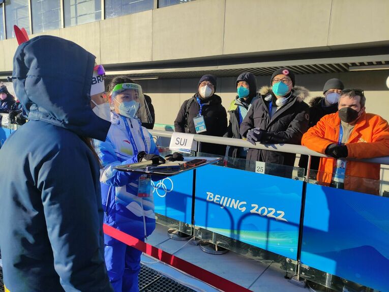 シルベイラを取材するロンゴ記者　※本人提供