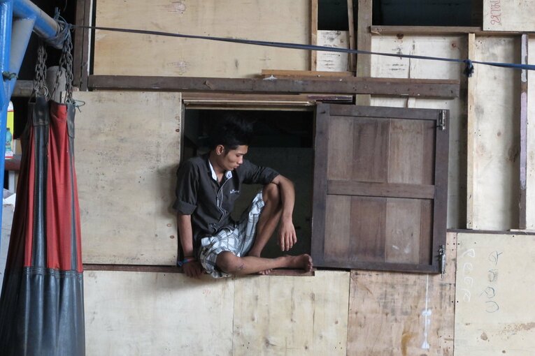 「96ピーナンジム」に隣接する民家の住民　©Koji Fuse