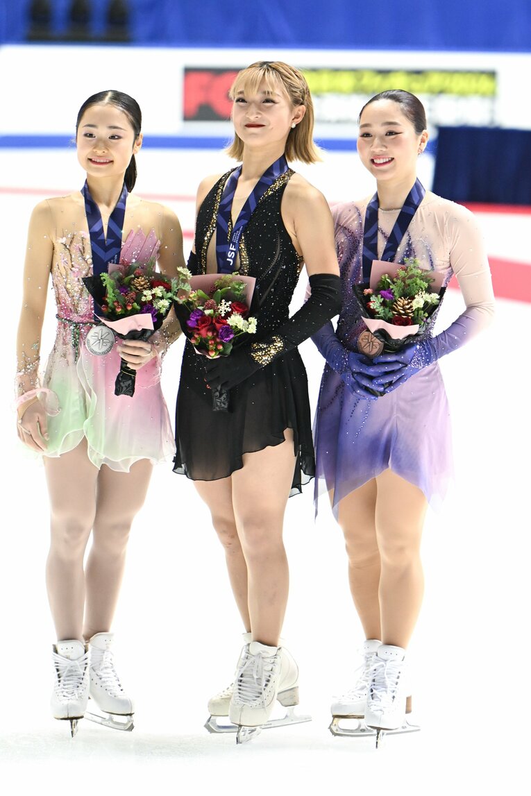 全日本選手権表彰式の坂本花織　©︎Asami Enomoto