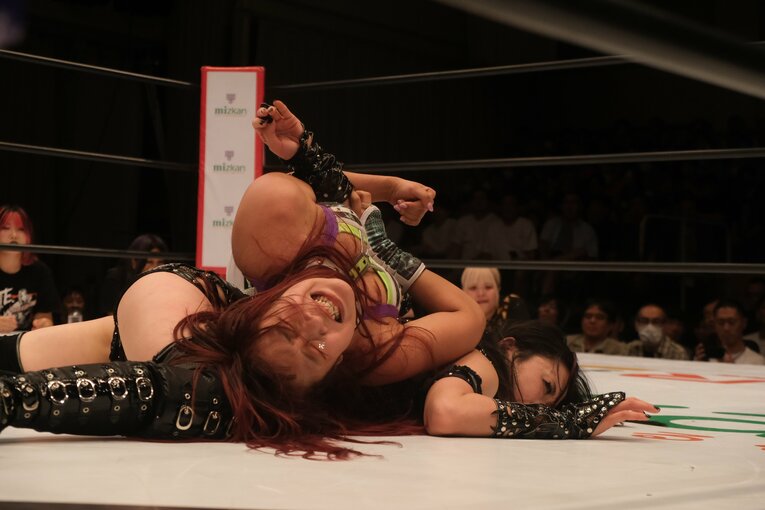 無料中継でも話題を集めた上谷沙弥vsAZM（9月27日）　©Norihiro Hashimoto