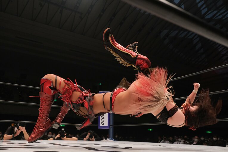 「ジュリアvs鈴季すず」はなぜ“最高に映える”タイトルマッチだったのか？ 試合直後の“姉妹”が明かしたそれぞれの「25分4秒」(74)