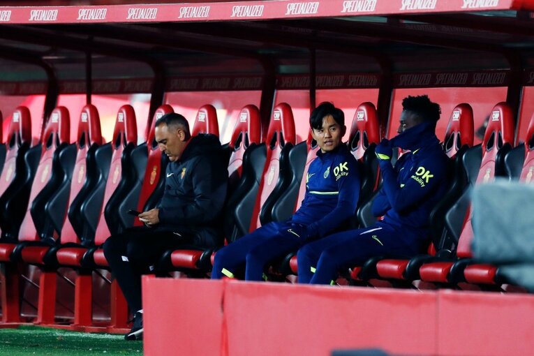 久保建英はなぜ“前節決勝点”なのに途中出場、ボールが回ってこなかったか… “試合展開と悪天候の不運”とは〈撮影者の視点〉(4)