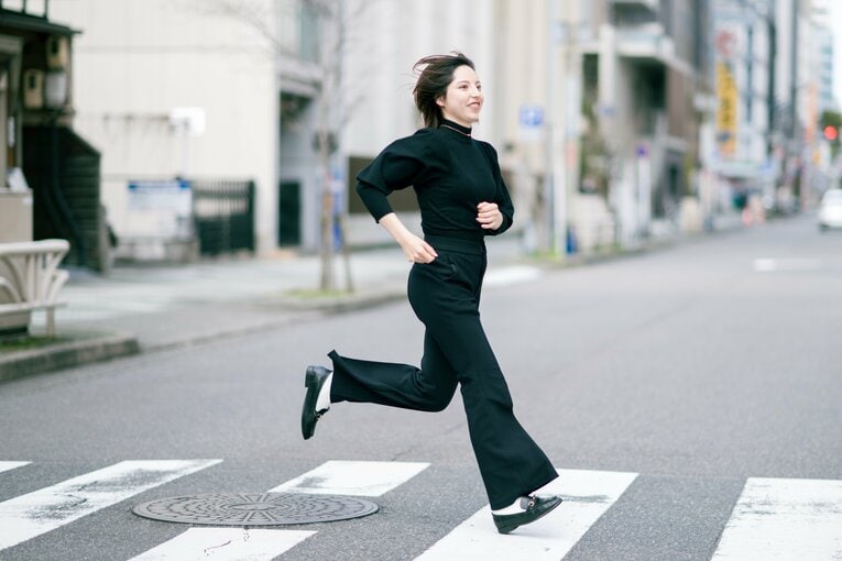 撮影中には現役時代さながらの走りを見せる場面も　©Miki Fukano