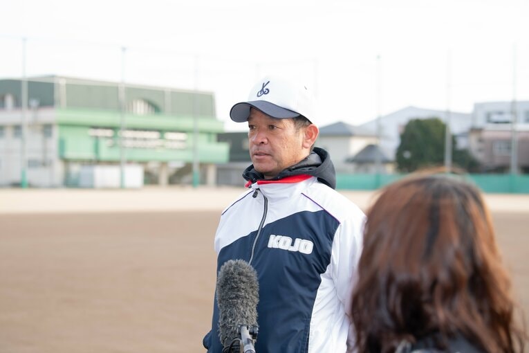 山口県鴻城の監督を務める田村智。宇部商OB。選手の面倒見もよく、県内で悪いウワサを聞いた覚えのない人物である ©Kota Inoue