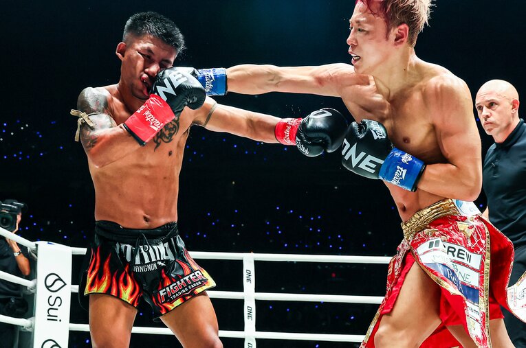 引退試合でロッタンから4度のダウンを奪い勝利した武尊 ／ photograph by ONE Championship Susumu Nagao