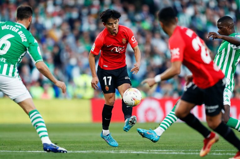 森保監督が久保建英をスペインまで見に来たのに…45分で交代　カメラマンが「終盤までいれば」と心残りを感じた理由(15)