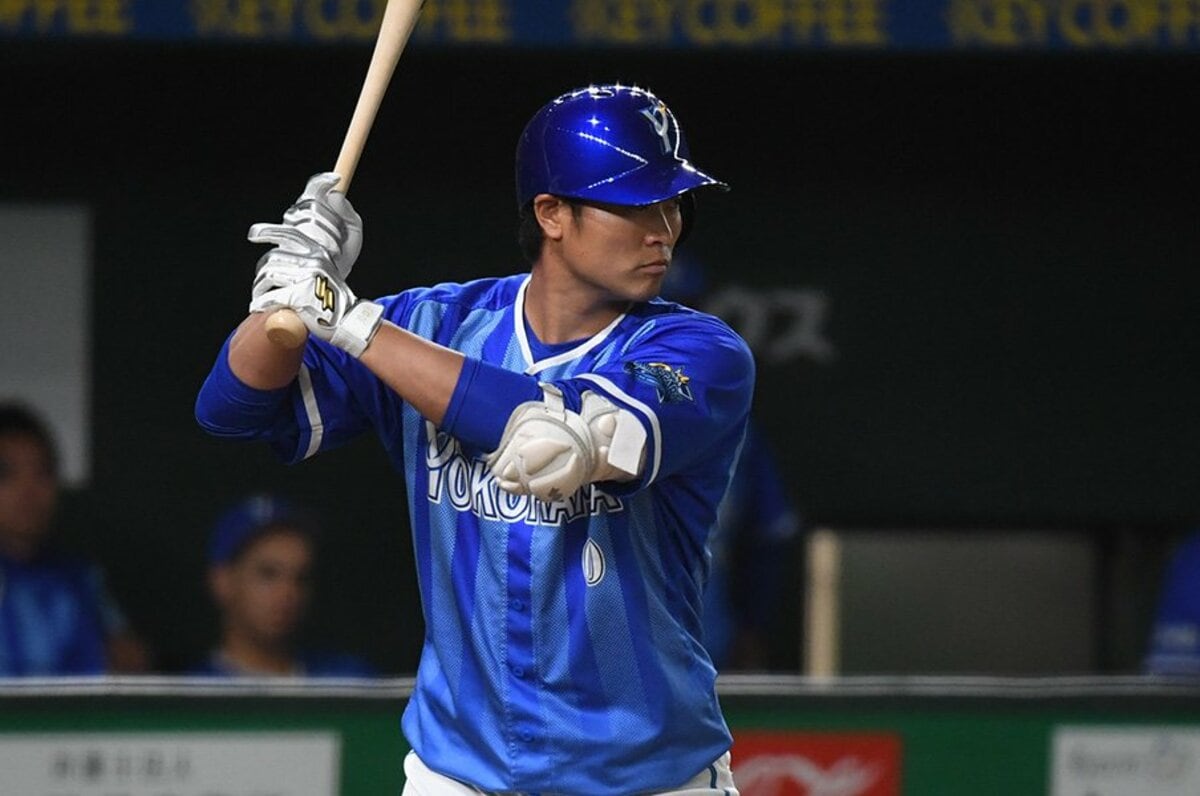 古巣の胴上げを目の前で見て落涙 Dena 中井大介に胸中を聞いた プロ野球 Number Web ナンバー