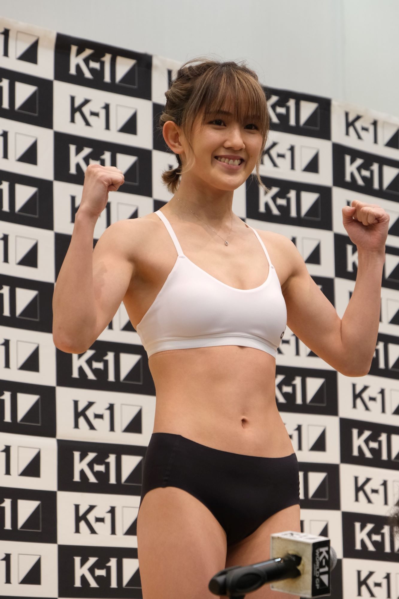 試合前日の計量に臨むMIO