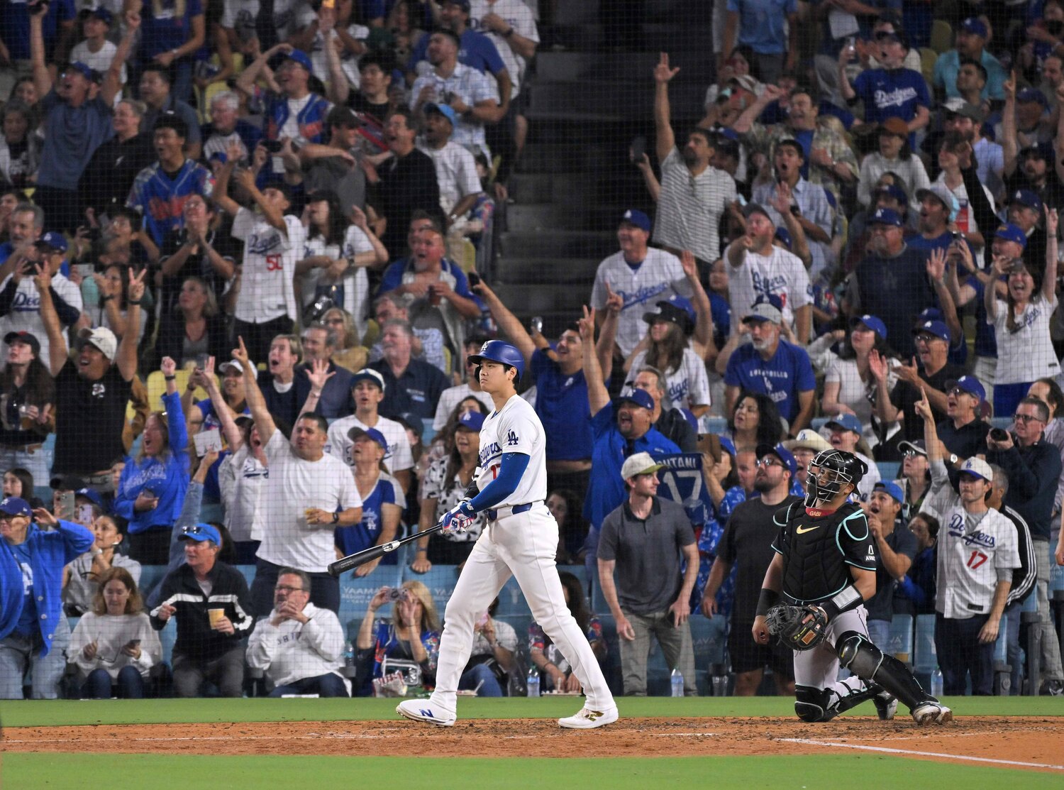 ダイヤモンドバックス戦での豪快な第27号HRにドジャースタジアムのファンも大喜び ©JIJI PRESS