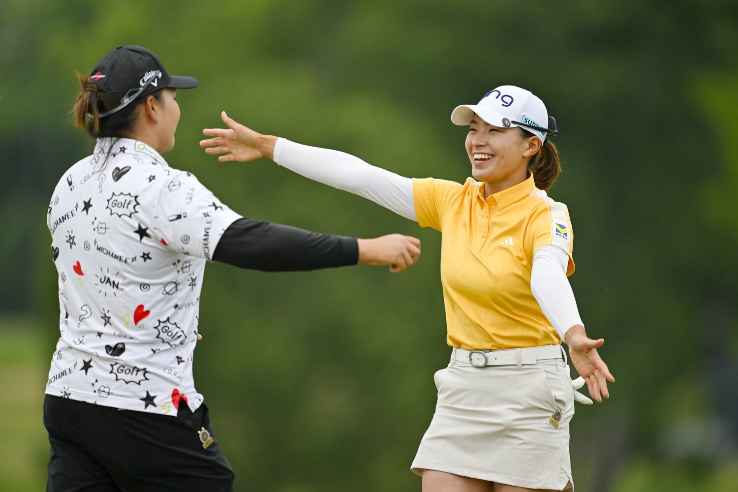 単独2位に入った渋野日向子（右）。苦しいシーズンを過ごしていたが、「ここから新しい章をスタートできる」と前向きな言葉を残した　©︎USGA