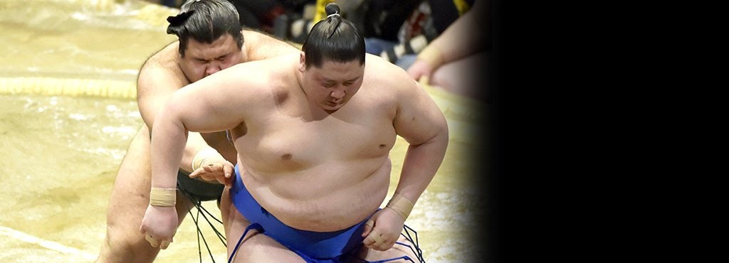 相撲は低く当たった方が本当に有利？逸ノ城で考えた“欠点”と伸びしろ。＜Number Web＞ photograph by Kyodo News
